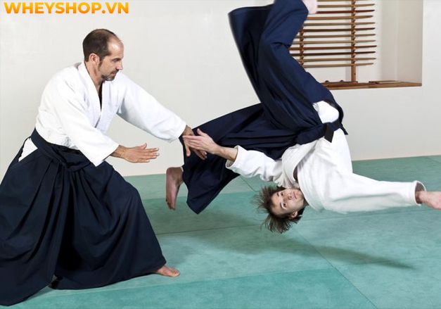 Aikido được xem là một trong những bộ môn võ thuật đặc trưng của Nhật Bản. Tuy nhiên, khi tìm hiểu về môn võ này, nhiều bạn vẫn còn thắc mắc không biết võ...