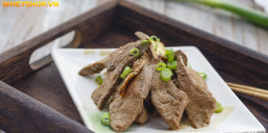 Gan động vật là một loại thực phẩm rất ngon và bổ dưỡng cho cơ thể được sử dụng nhiều trong bữa ăn hàng ngày của các gia đình Việt Nam. Gan lợn xào tỏi được...