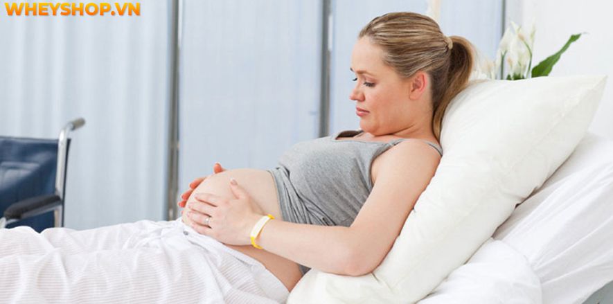 Ra máu nâu khi mang thai là một trong những triệu chứng khiến mẹ bầu lo lắng nhất trong suốt thai kỳ. Vậy ra máu nâu khi mang thai có nguy hiểm không? Xin...