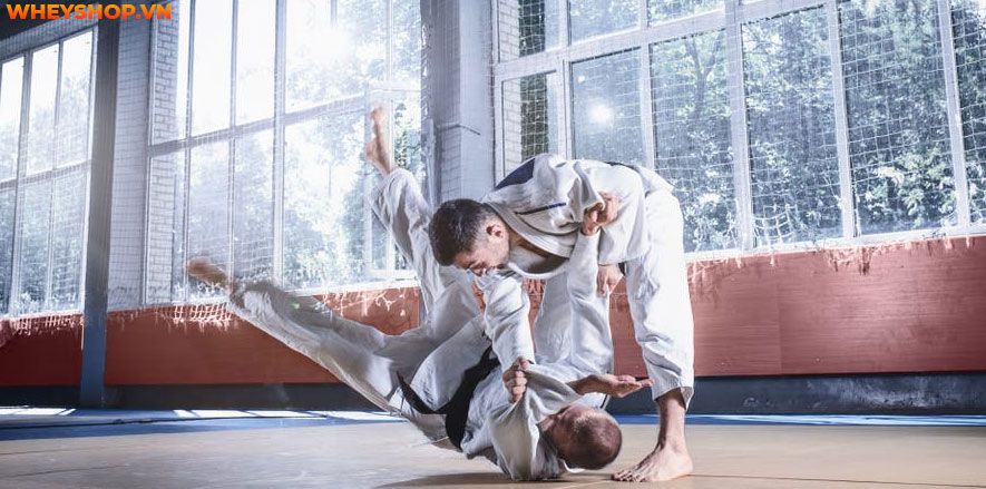 Võ thuật là một bộ môn lâu đời với nhiều môn phái như vovinam, karate, taekwondo…Tuy nhiên, rất nhiều người đặt ra câu hỏi " học võ thuật để làm gì?" Xin mời...